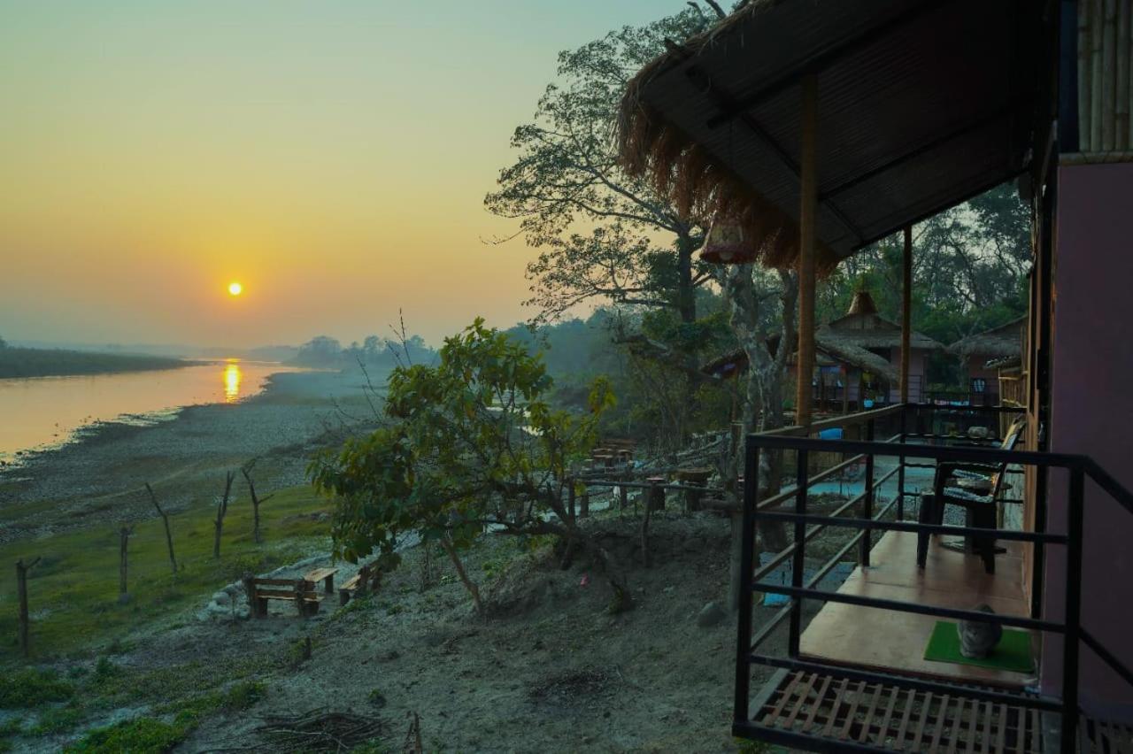 Bamby Chilling House - Feel The Nature Sauraha Exterior photo