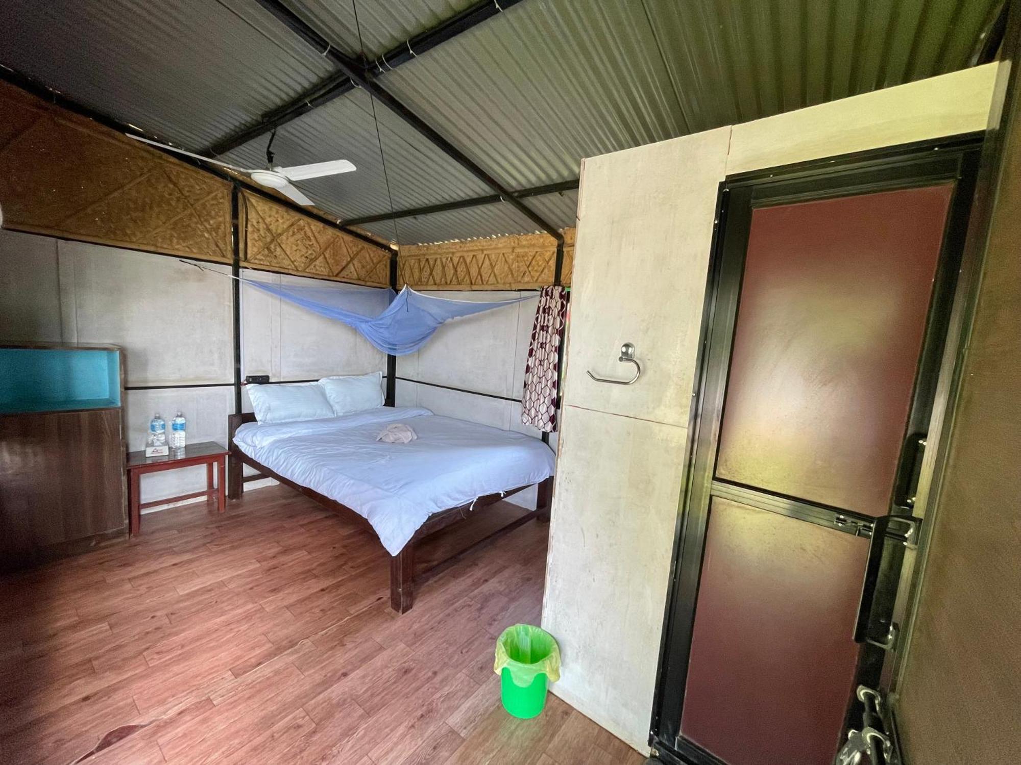 Bamby Chilling House - Feel The Nature Sauraha Exterior photo
